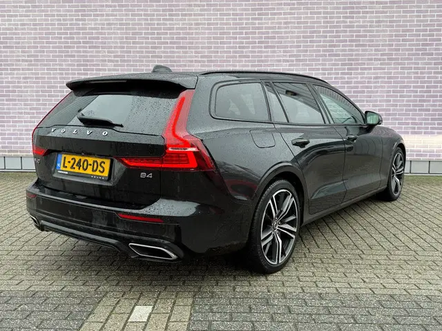 Volvo V60 2.0 B4 R-Design 2021 Benzine 3