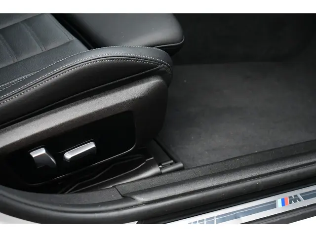 BMW 3 Serie 330d M-Sport Pro 2023 Diesel 39