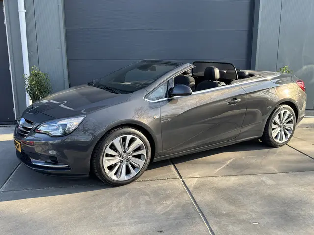 Opel Cascada 1.4 Turbo 140pk H6 ecoFLEX Cosmo 2015 Benzine 2