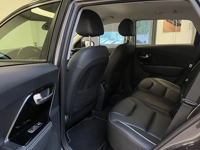 Kia e-Niro ExecutiveLine 64 kWh 2020 Elektrisch 32