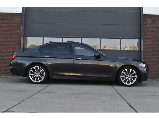 BMW 5 Serie 528i High Executive NAP 2014 Benzine 8