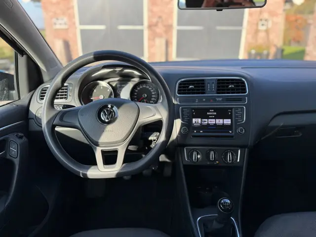 Volkswagen Polo 1.4 TDI Comfortline 72342km 2017 Diesel 12