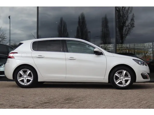 Peugeot 308 1.2 PT ALLURE 2017 Benzine 10