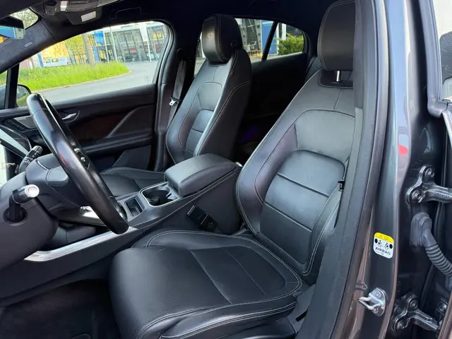 Jaguar I-PACE EV400 First Edition 90 kWh 2018 Elektrisch 6