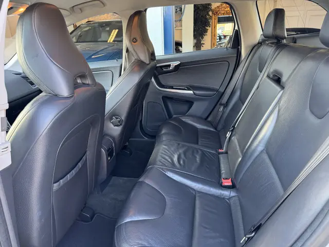 Volvo XC60 2.0 T5 FWD Summum 2014 Benzine 8