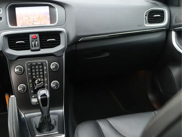 Volvo V40 2.0 T4 R-design 2018 Benzine 25