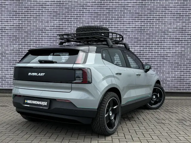 Volvo EX30 Extended Range Plus 2025 Elektrisch 17