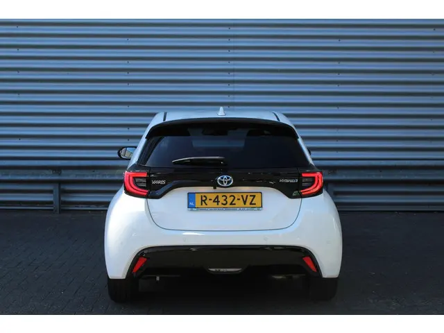 Toyota Yaris 1.5 Hybrid Executive 2022 Hybride Benzine 6