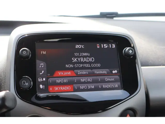 Toyota Aygo 1.0 VVT-i x-play 2019 Benzine 13
