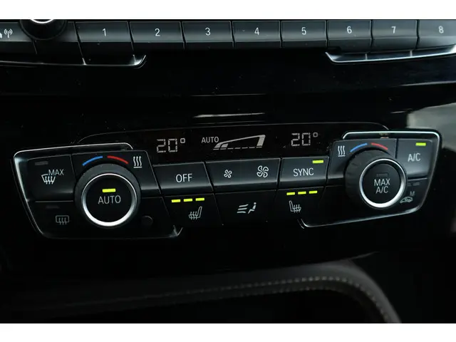 BMW X1 sDrive20i Centennial High Executive 2017 Benzine 18