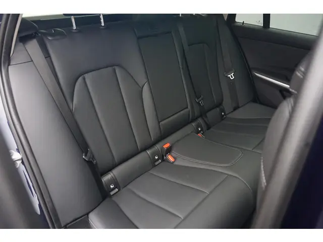 BMW 3 Serie Touring 330e 2022 Hybride Benzine 10