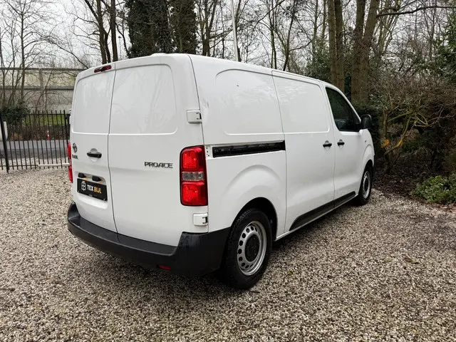 Toyota ProAce Worker 1.5 D-4D Comfort 2020 Diesel 10