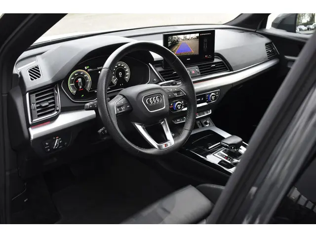 Audi Q5 55 TFSI e S edition 2022 Hybride Benzine 7