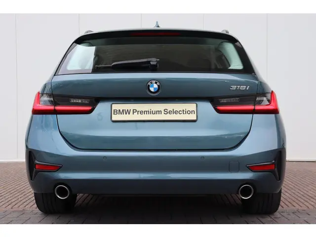 BMW 3 Serie Touring 318i Executive Edition 2020 Benzine 7