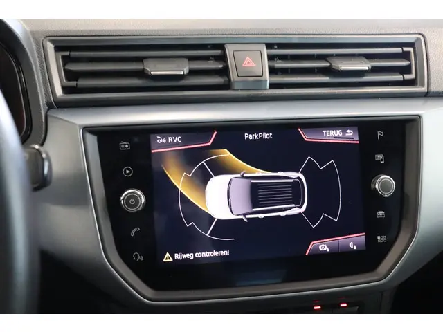 SEAT Arona 1.0 TSI Style Business Intense 2019 Benzine 19