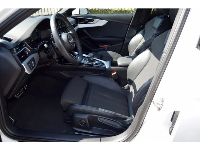 Audi A4 Avant 40 TFSI quattro S edition 2022 Benzine 17