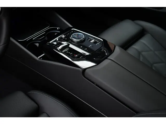 BMW 5 Serie Touring 520i M-Sport 2024 Benzine 59