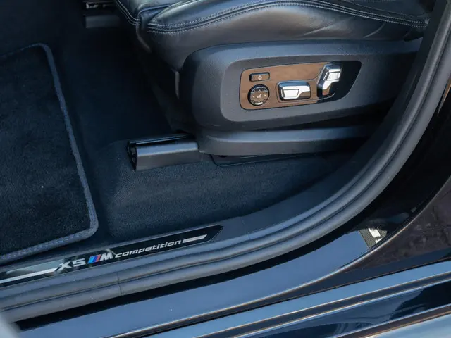 BMW X5 M Competition 2021 Benzine 28