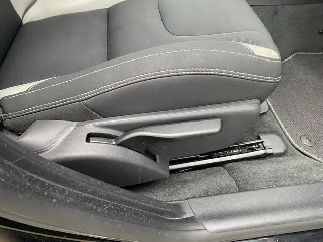 Volvo V60 1.6 T3 R-Design 2013 Benzine 27