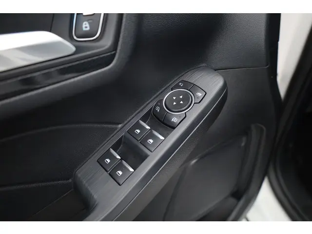 Ford Kuga 2.5 MHEV ST-Line 190pk 2022 Hybride Benzine 7