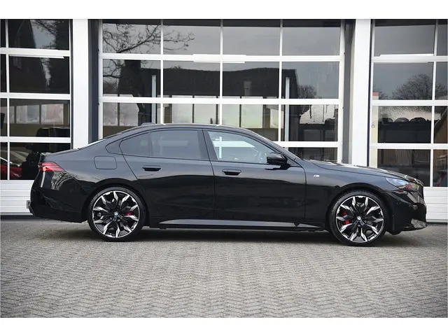 BMW 5 Serie 520i M-Sport 2024 Benzine 36