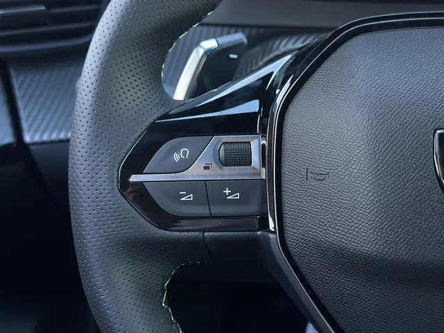 Peugeot 2008 1.2 Hybrid 145 GT 2026 Hybride Benzine 33