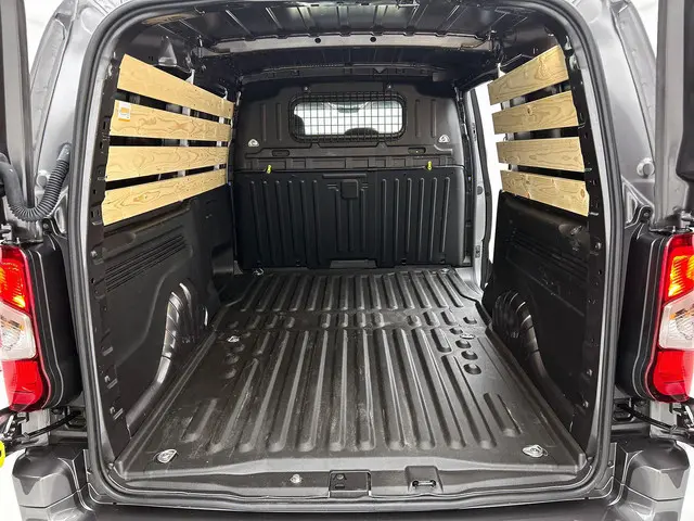 Peugeot Partner 1.5 BlueHDi 100 S&S L2 2023 Diesel 19