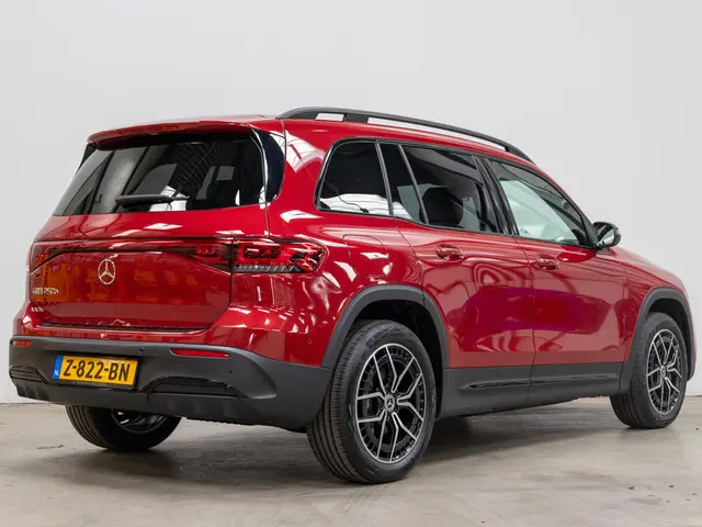 Mercedes-Benz EQB 2