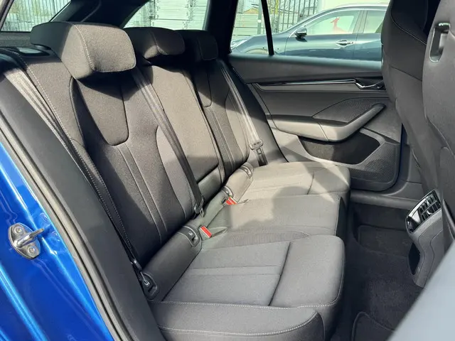 Škoda Octavia COMBI 1.0 TSI SPORT BUSINESS 2022 Benzine 12