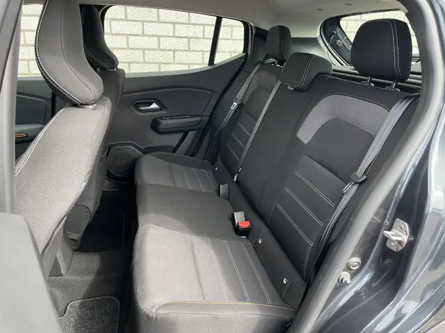 Dacia Sandero Stepway 1.0 TCe 90 Comfort 2023 Benzine 8