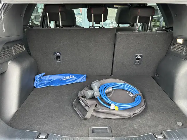 Ford Kuga 2.5 PHEV ST-Line X 2023 Hybride Benzine 13