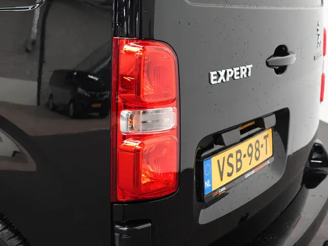 Peugeot Expert 100pk L2H1 Premium 2022 Diesel 8