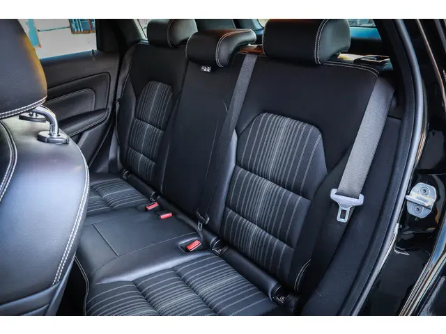 Mercedes-Benz B-Klasse 180 Prestige 2013 Benzine 12