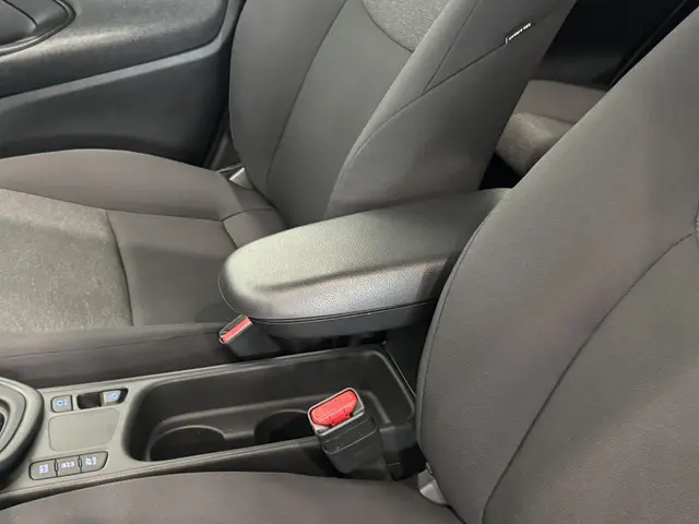 Toyota Yaris 1.5 Hybrid Active 2022 Hybride Benzine 35