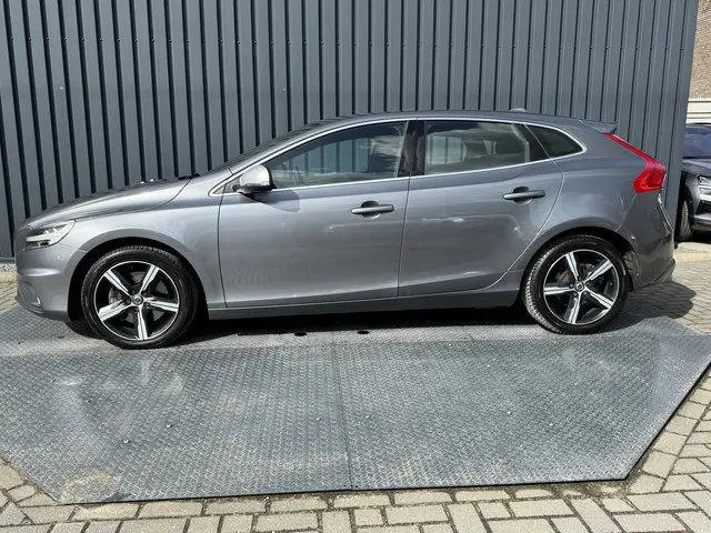 Volvo V40 1.5 T3 R-Design 2019 Benzine 3