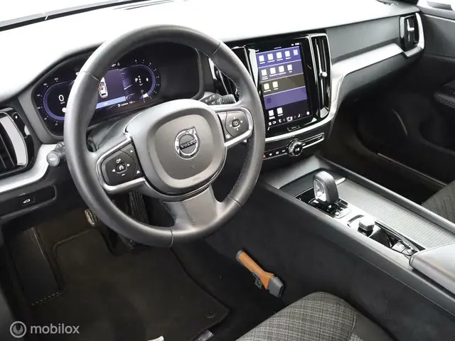 Volvo V60 2.0 B3 Essential| Camera | Trekhaak 2023 Benzine 21