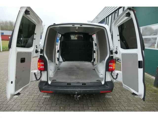 Volkswagen Transporter 2.0 TDI L2H1 Highline 2015 Diesel 10
