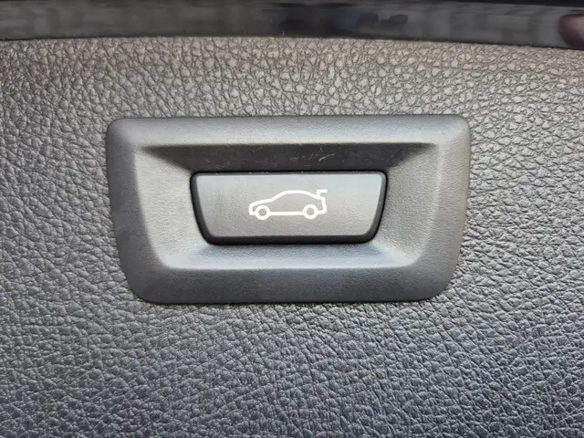 BMW 3 Serie Touring 318i M Sport 2015 Benzine 10