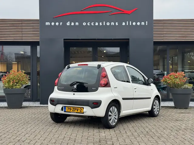 Peugeot 107 107 Active 2013 Benzine 5