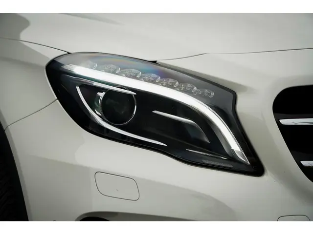 Mercedes-Benz GLA 250 4Matic 2015 Benzine 10