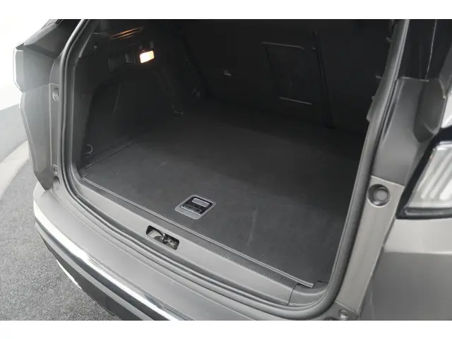 Peugeot 3008 HYbrid4 300 GT 2023 Hybride Benzine 77