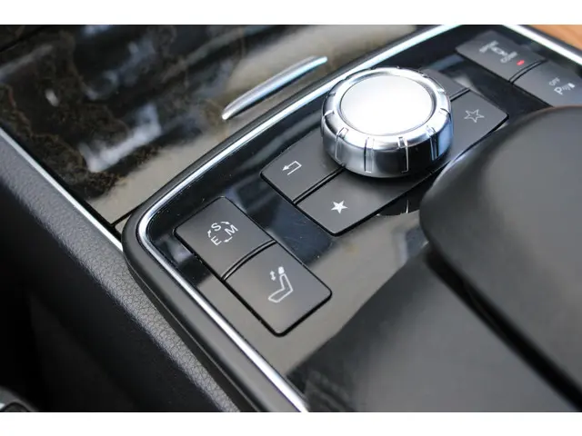 Mercedes-Benz E-Klasse Cabrio 400 AMG 2014 Benzine 31