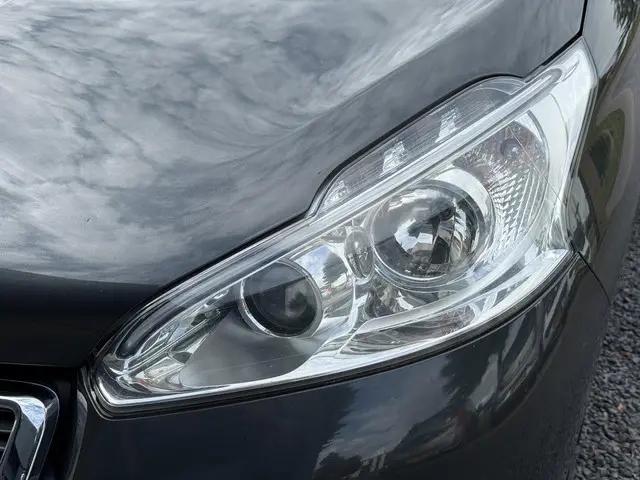 Peugeot 208 1.2 VTi Active 2014 Benzine 28