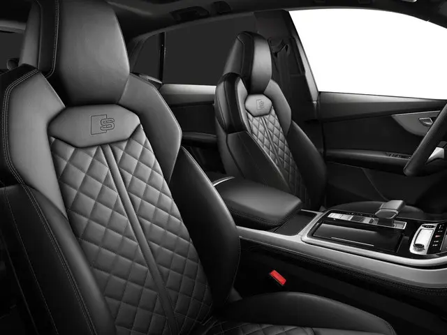 Audi Q8 55 TFSI e quattro Pro Line S 394 PK 2025 Benzine 4