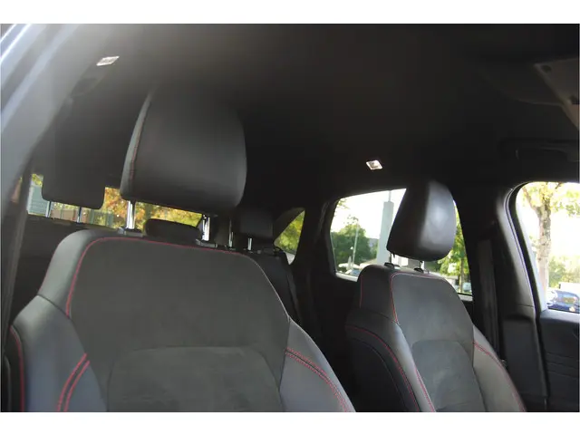 Ford Kuga 2.5 PHEV ST-Line X 225pk 2022 Hybride Benzine 39