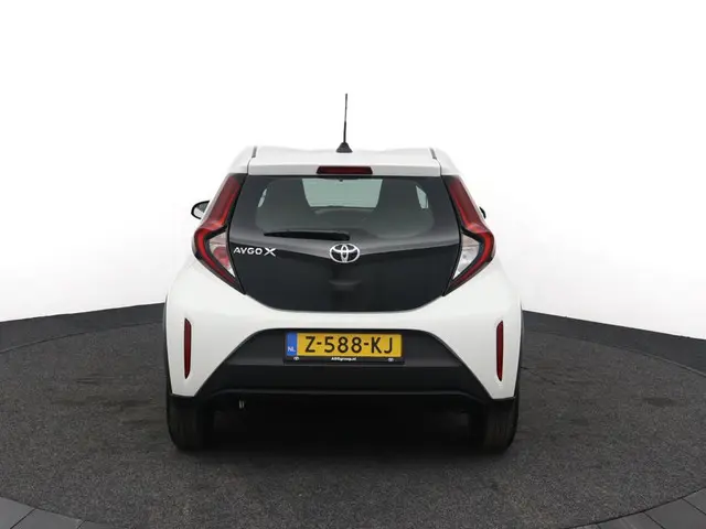 Toyota Aygo X 1.0 VVT-i MT Play 2024 Benzine 32