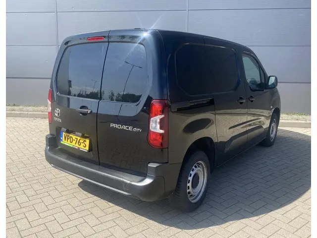 Toyota ProAce CITY 1.5 D-4D Cool 2022 Diesel 4