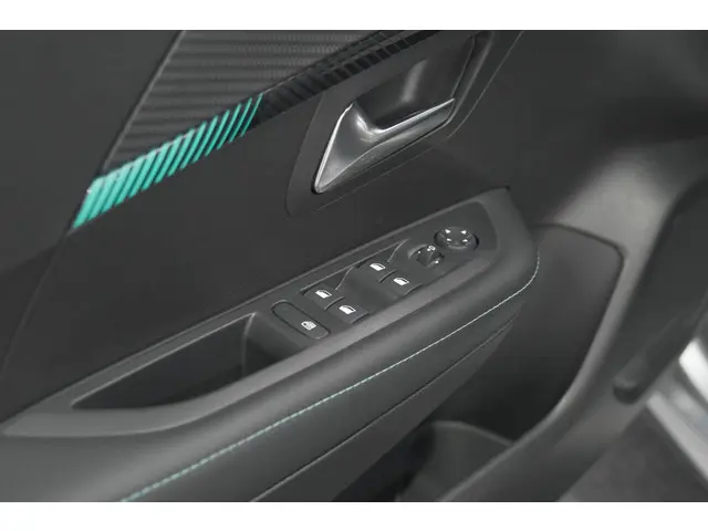 Peugeot 208 PureTech 100 Allure 2022 Benzine 25