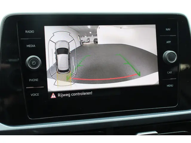 Volkswagen T-Roc 1.5 TSI 150pk DSG Style 2023 Benzine 17