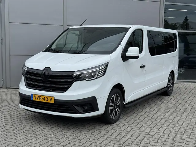 Renault Trafic 2.0 dCi 150 EDC L2H1 DC Luxe 2023 Diesel 4